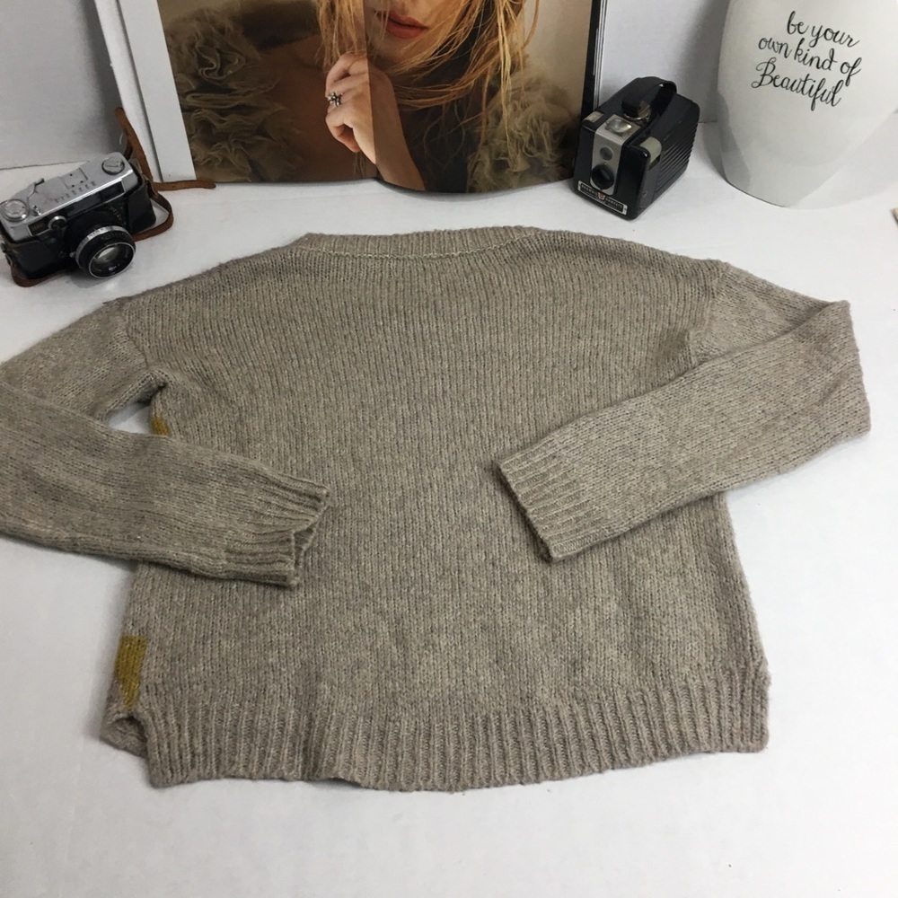 Line Sweater - Picture 6 of 8